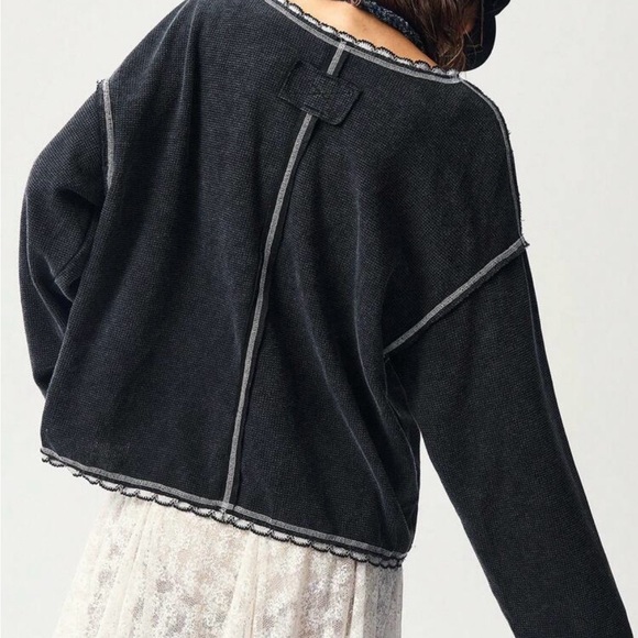 Bohemia | Oversized Long Sleeve V-Neck - Picture 3 of 9